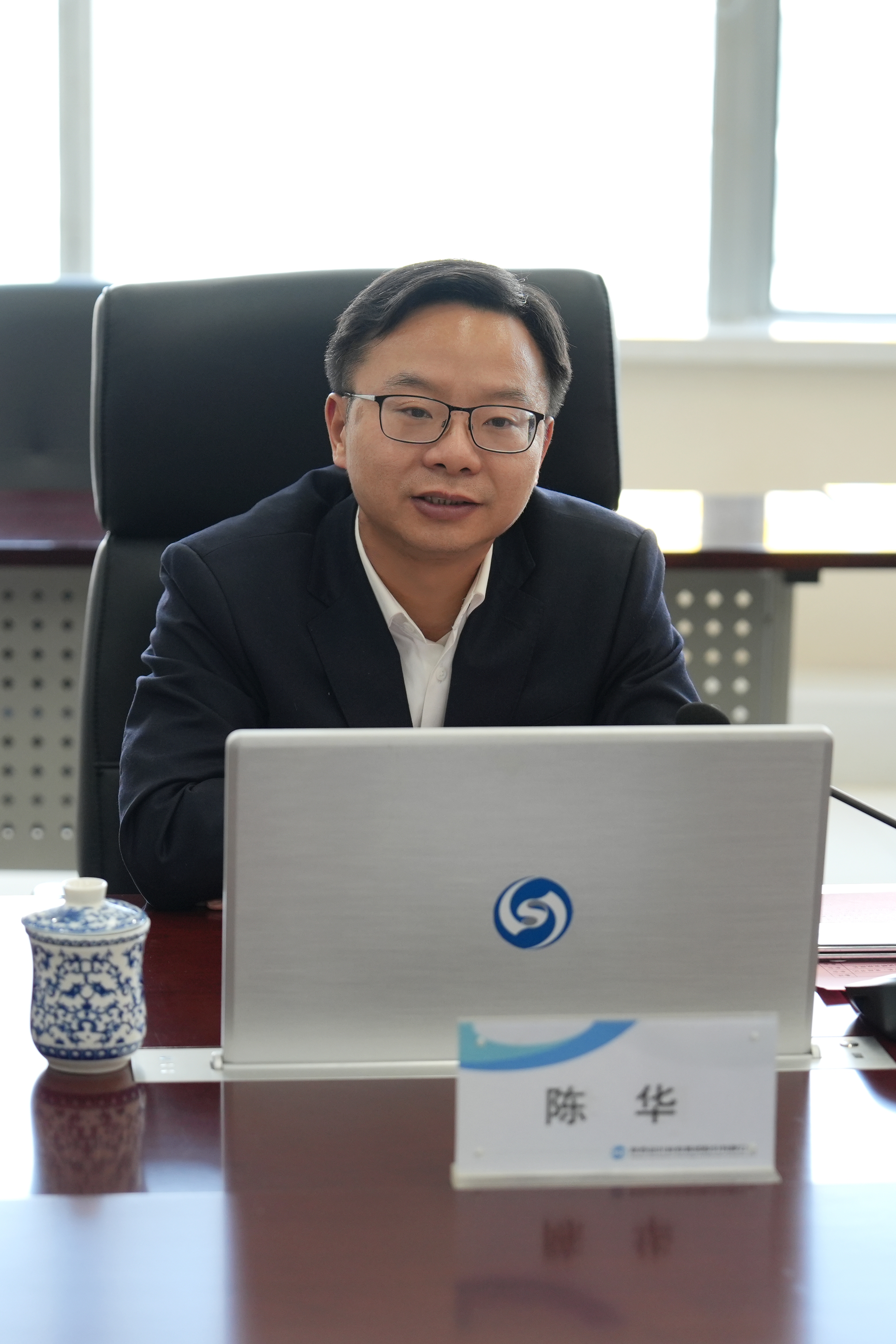 政企同心擘画新蓝图 金叶科教勇担发展使命 金叶科教集团与当阳市深化交流推进高质量发展