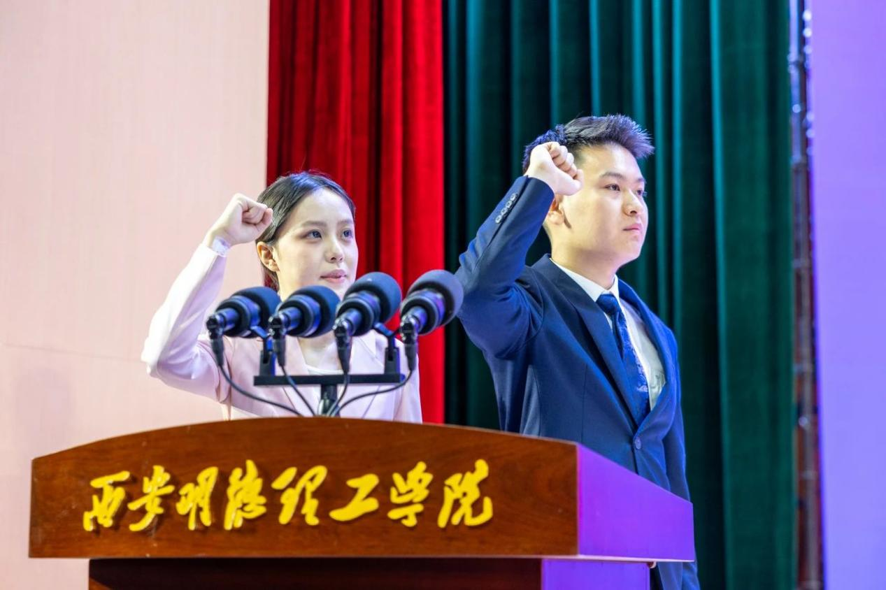 骊歌未散别情重 青春作伴赴星河——西安明德理工学院举办2025届毕业典礼与欢送文艺晚会